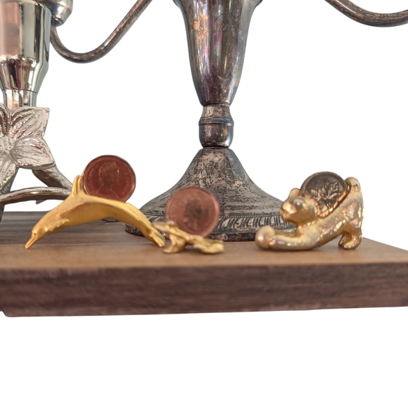 3 gold coloured/toned souvenir animals with Canadian pennies on their back - Picture 13 of 16